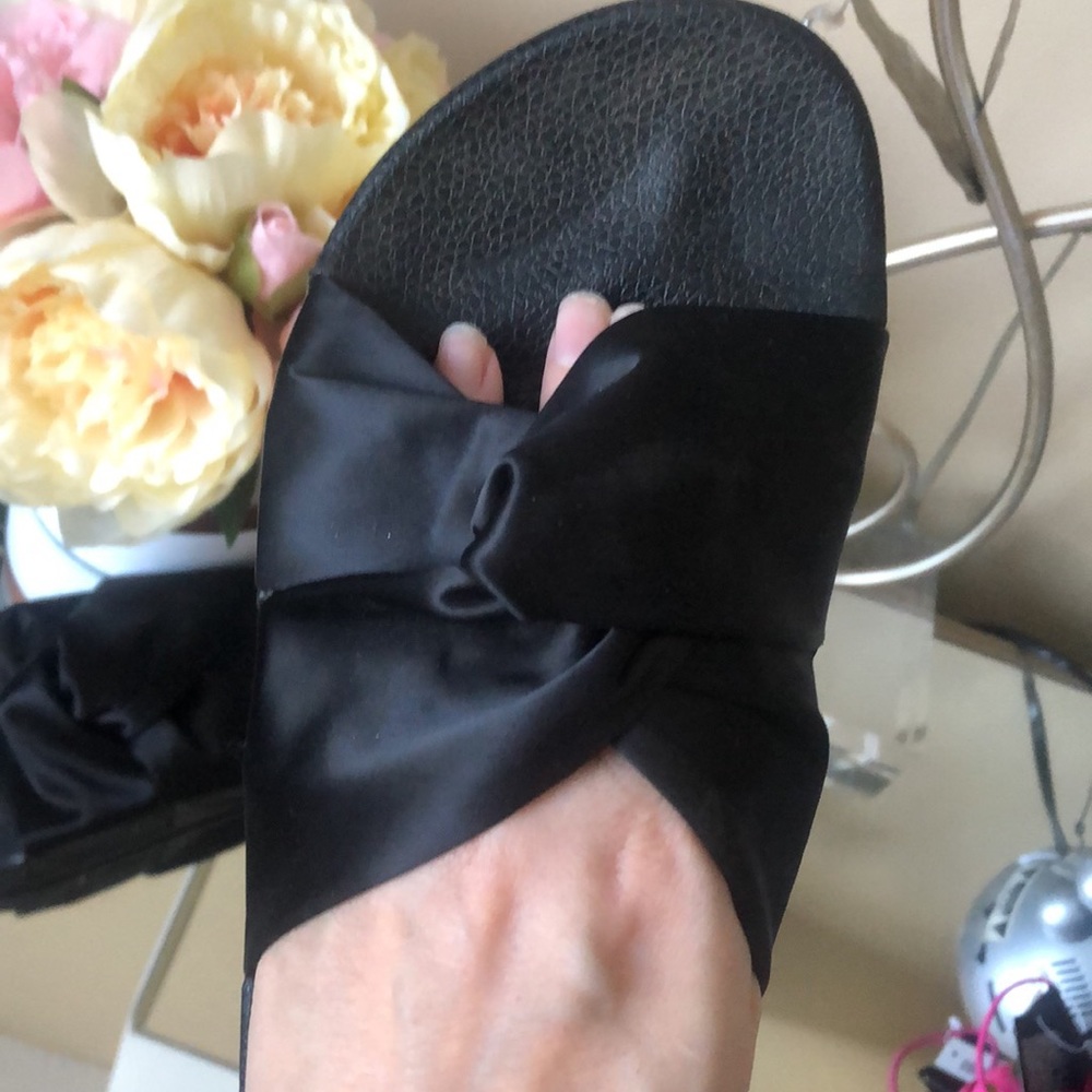 STEVE MADDEN flip flops